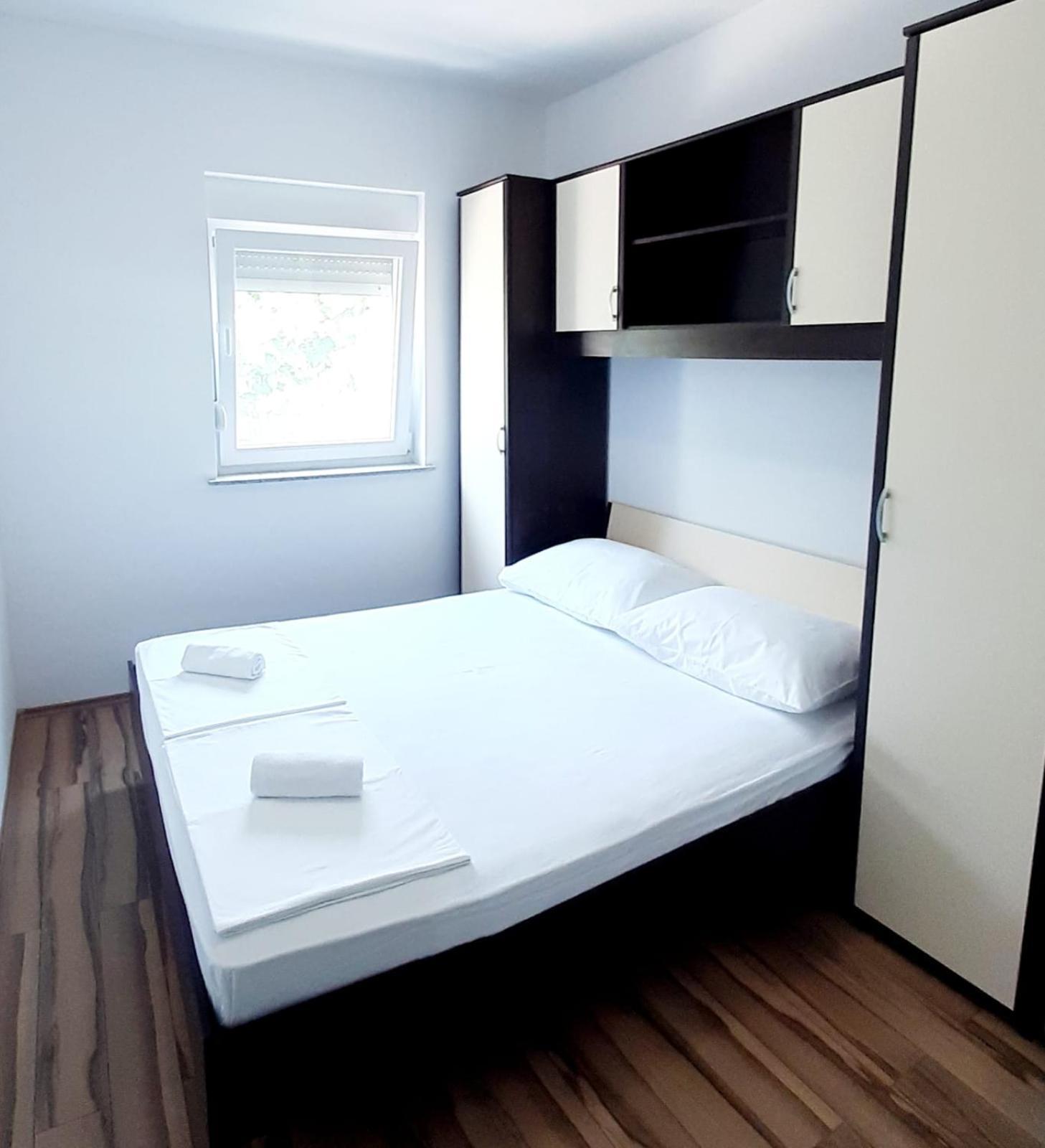 Apartments Maretic Mandre Chambre photo