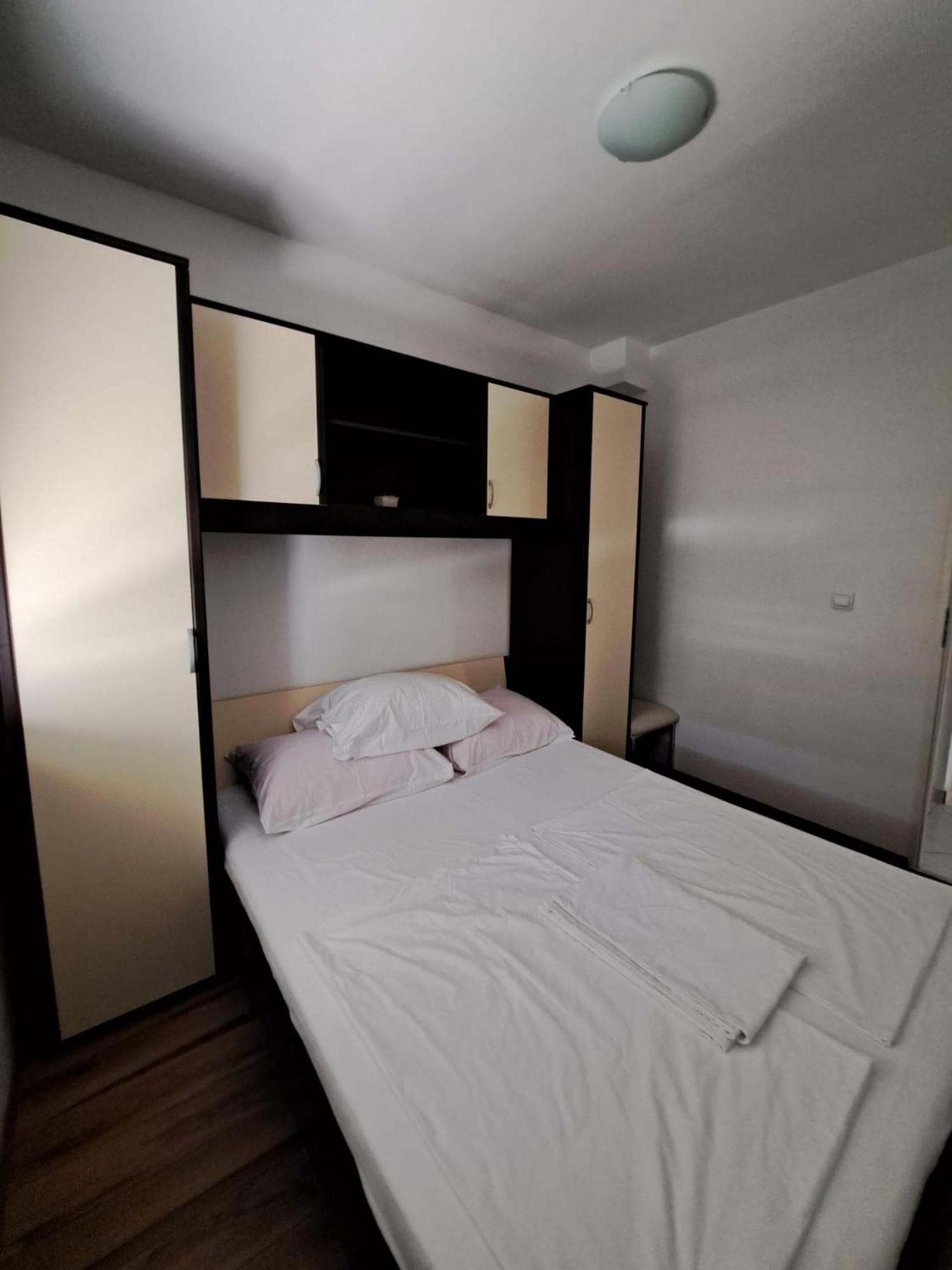 Apartments Maretic Mandre Extérieur photo