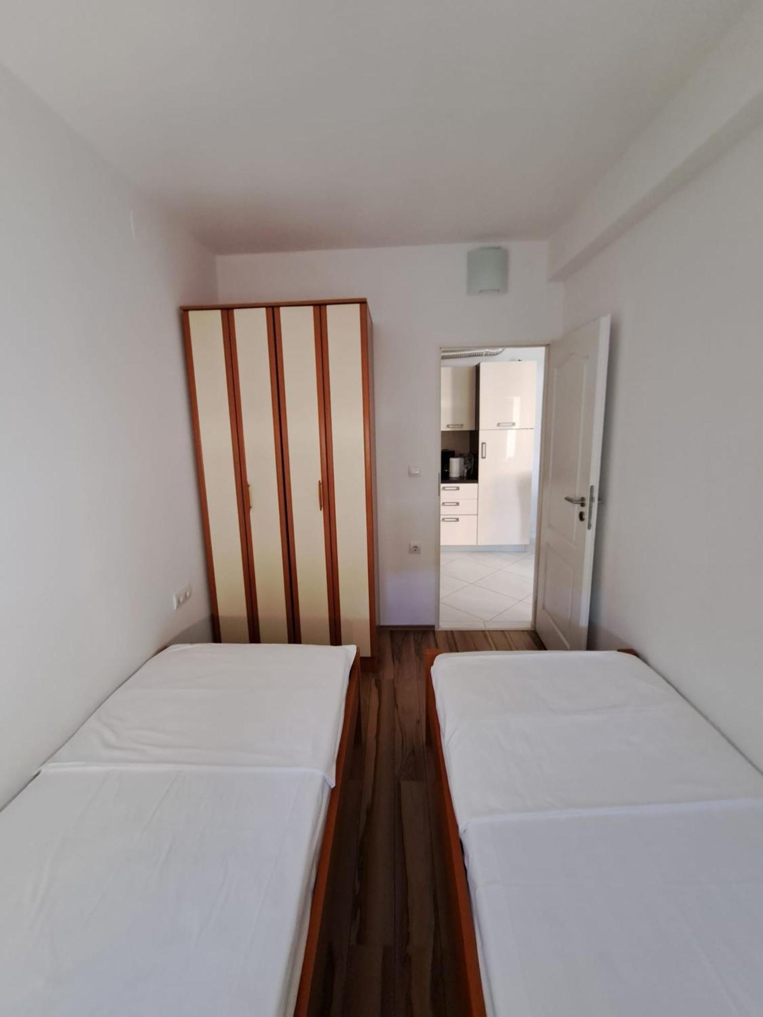 Apartments Maretic Mandre Extérieur photo